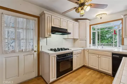 Kitchen - 24899 Basel, Crestline, CA 92325 photo 2 of 4