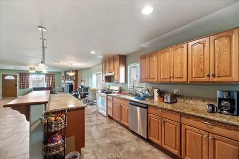 Kitchen - 13285 Mesquite Rd, Apple Valley, CA 92308 photo 2 of 3