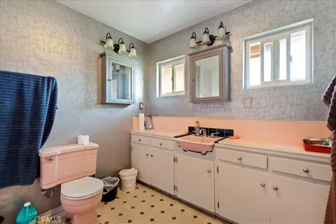 Bath - 13285 Mesquite Rd, Apple Valley, CA 92308 photo 1 of 2