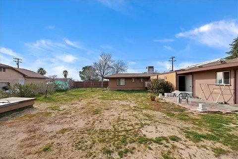 Exterior - 13285 Mesquite Rd, Apple Valley, CA 92308 photo 3 of 9