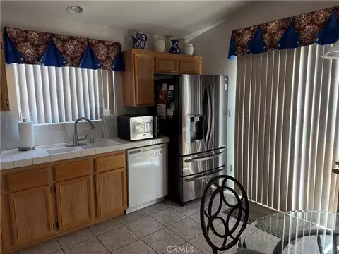 Kitchen - 14758 Sandstone, Adelanto, CA 92301 photo 2 of 3
