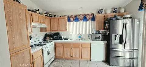 Kitchen - 14758 Sandstone, Adelanto, CA 92301 photo 1 of 3