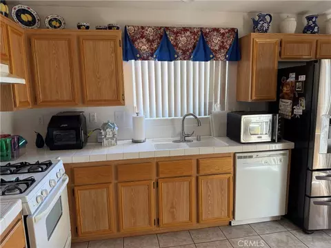 Kitchen - 14758 Sandstone, Adelanto, CA 92301 photo 3 of 3