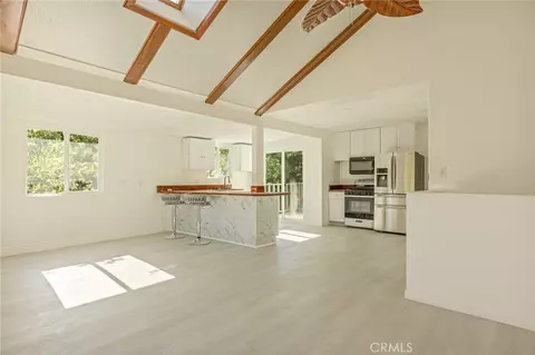 Living - 1207 Aleutian, Lake Arrowhead, CA 92352 photo 2 of 10