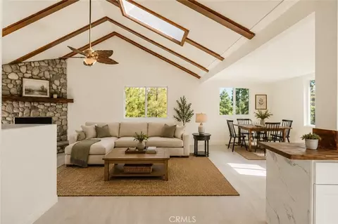 Living - 1207 Aleutian, Lake Arrowhead, CA 92352 photo 4 of 10