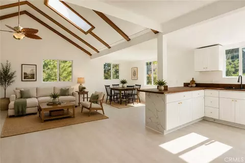Living - 1207 Aleutian, Lake Arrowhead, CA 92352 photo 3 of 10