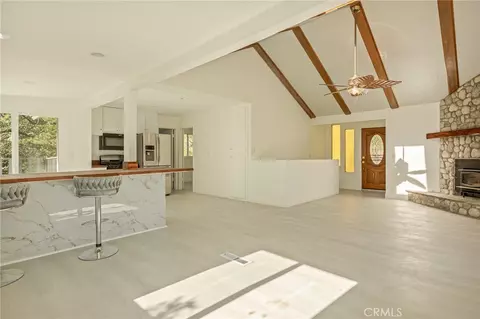Living - 1207 Aleutian, Lake Arrowhead, CA 92352 photo 6 of 10