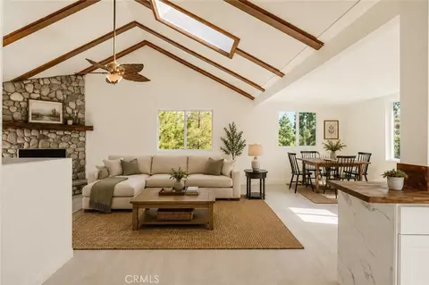 Living - 1207 Aleutian, Lake Arrowhead, CA 92352 photo 4 of 10