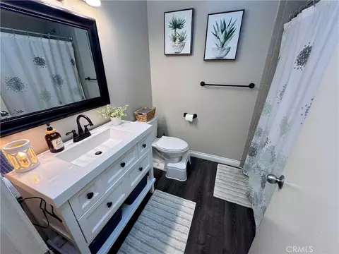 Bath - 4877 Jackson St #B, Riverside, CA 92503 photo 1 of 1