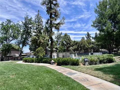 Exterior - 4877 Jackson St #B, Riverside, CA 92503 photo 13 of 18