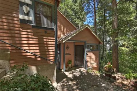 Exterior - 563 E Victoria Ct, Lake Arrowhead, CA 92352 photo 1 of 10