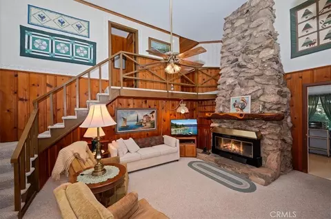 Living - 563 E Victoria Ct, Lake Arrowhead, CA 92352 photo 6 of 6