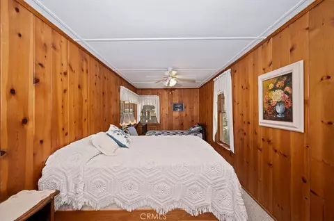 Bedroom - 563 E Victoria Ct, Lake Arrowhead, CA 92352 photo 1 of 5