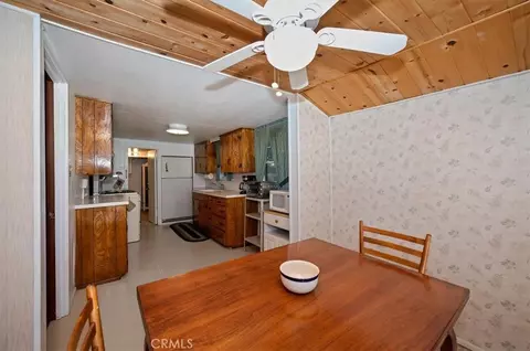 Dining - 563 E Victoria Ct, Lake Arrowhead, CA 92352 photo 1 of 2