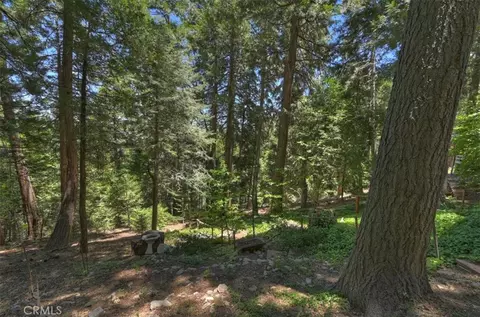 Exterior - 563 E Victoria Ct, Lake Arrowhead, CA 92352 photo 9 of 10