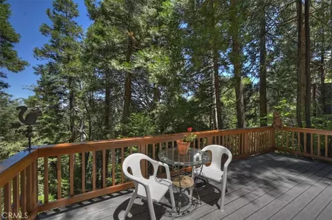 Exterior - 563 E Victoria Ct, Lake Arrowhead, CA 92352 photo 4 of 10