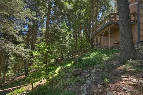 Exterior - 563 E Victoria Ct, Lake Arrowhead, CA 92352 photo 10 of 10