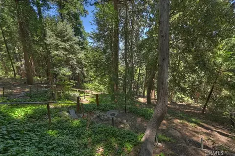 Exterior - 563 E Victoria Ct, Lake Arrowhead, CA 92352 photo 7 of 10