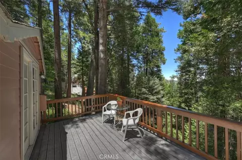 Exterior - 563 E Victoria Ct, Lake Arrowhead, CA 92352 photo 3 of 10