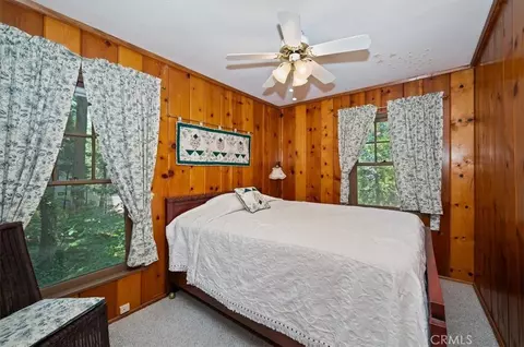 Bedroom - 563 E Victoria Ct, Lake Arrowhead, CA 92352 photo 3 of 5
