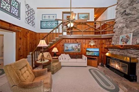 Living - 563 E Victoria Ct, Lake Arrowhead, CA 92352 photo 4 of 6