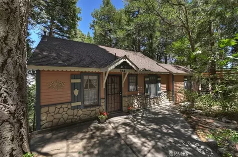 Exterior - 563 E Victoria Ct, Lake Arrowhead, CA 92352 photo 8 of 10