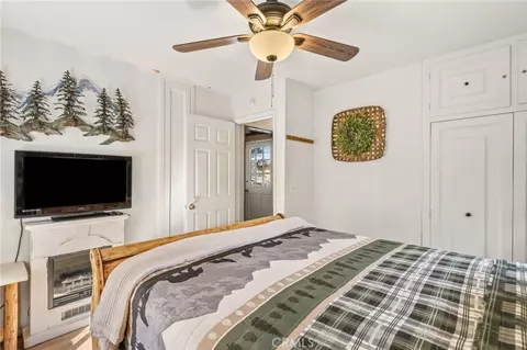 Bedroom - 659 Lintner Rd, Big Bear Lake, CA 92315 photo 2 of 3
