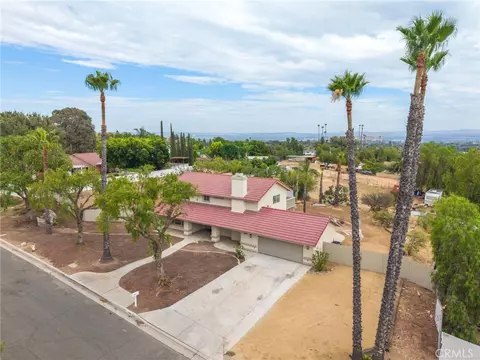 10880 Valley Dr, Riverside, CA 92505