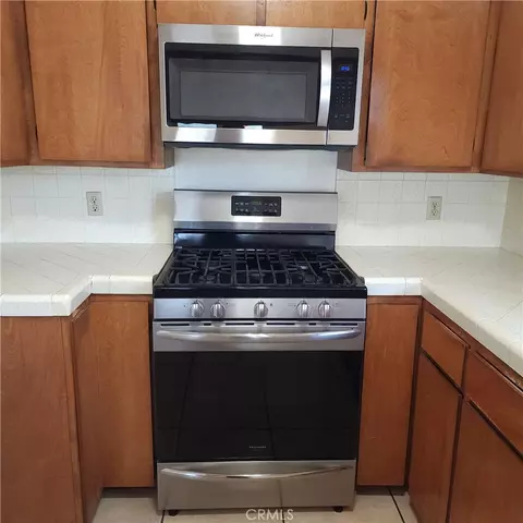 Kitchen - 35595 Ramada Ln, Yucaipa, CA 92399 photo 2 of 4