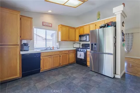 Kitchen - 8544 Dove Crk, Hesperia, CA 92344 photo 1 of 1