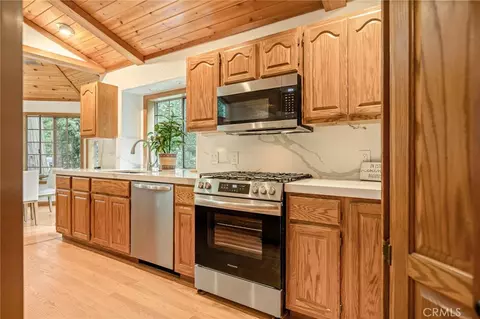 24376 Horst Dr, Crestline, CA 92325 photo 10