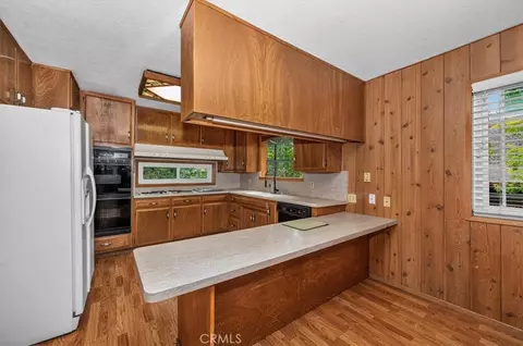 Kitchen - 556 Pioneer, Lake Arrowhead, CA 92352 photo 1 of 6