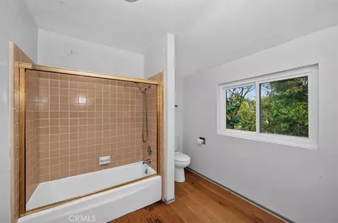 Bath - 556 Pioneer, Lake Arrowhead, CA 92352 photo 3 of 3