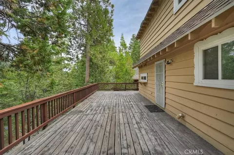 Exterior - 556 Pioneer, Lake Arrowhead, CA 92352 photo 3 of 4
