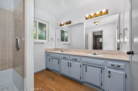 Bath - 556 Pioneer, Lake Arrowhead, CA 92352 photo 1 of 3