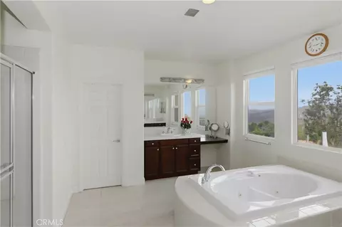 Bath - 15979 Skyridge, Riverside, CA 92503 photo 2 of 3