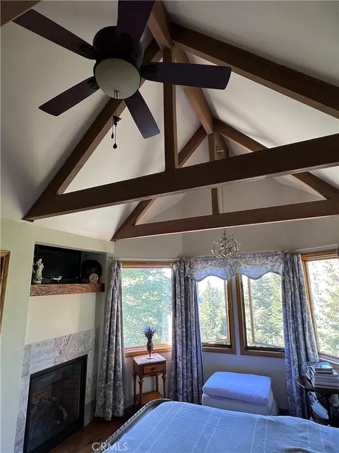 Bedroom - 846 Golf Crse, Lake Arrowhead, CA 92352 photo 3 of 4