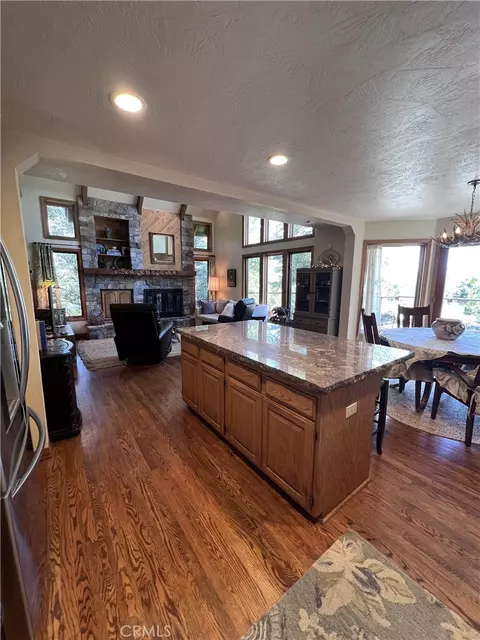 Kitchen - 846 Golf Crse, Lake Arrowhead, CA 92352 photo 2 of 3