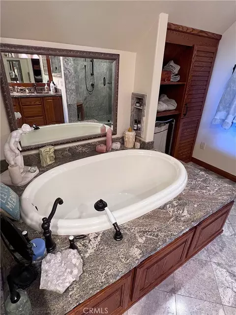 Bath - 846 Golf Crse, Lake Arrowhead, CA 92352 photo 1 of 4