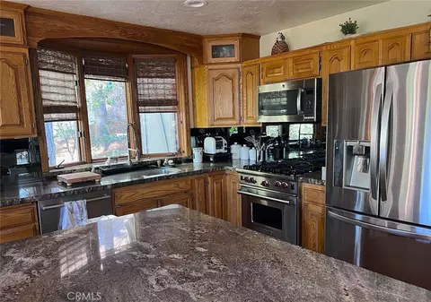 Kitchen - 846 Golf Crse, Lake Arrowhead, CA 92352 photo 3 of 3