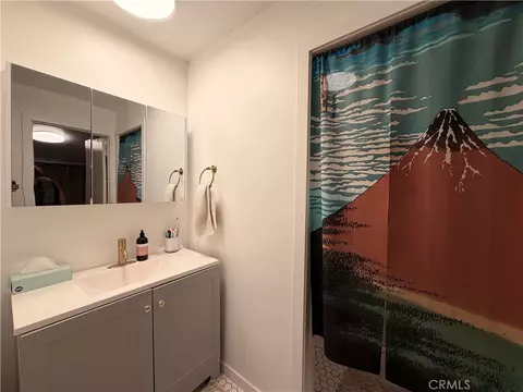 Bath - 39490 Prospect, Forest Falls, CA 92339 photo 1 of 2