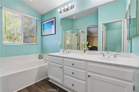 Bath - 41905 Driver Ln, Temecula, CA 92591 photo 2 of 5