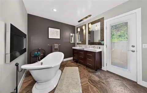 Bath - 645 Los Altos, Redlands, CA 92373 photo 1 of 4