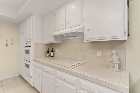 Kitchen - 740 Via Zapata, Riverside, CA 92507 photo 3 of 4