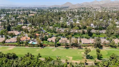 View/Area - 740 Via Zapata, Riverside, CA 92507 photo 7 of 12