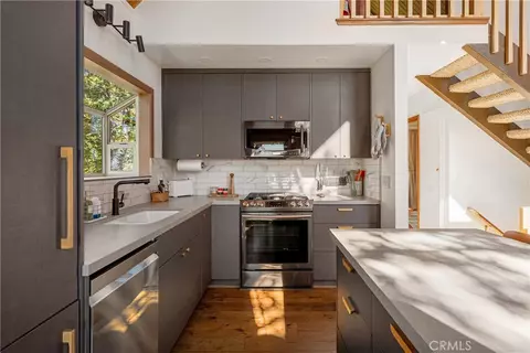 Kitchen - 1260 Yukon Ct, Lake Arrowhead, CA 92352 photo 3 of 4