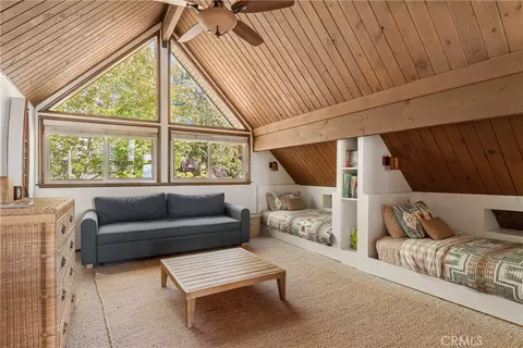 Bedroom - 1260 Yukon Ct, Lake Arrowhead, CA 92352 photo 3 of 12