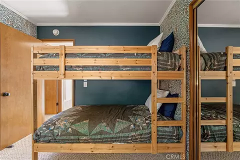 Bedroom - 1260 Yukon Ct, Lake Arrowhead, CA 92352 photo 8 of 12