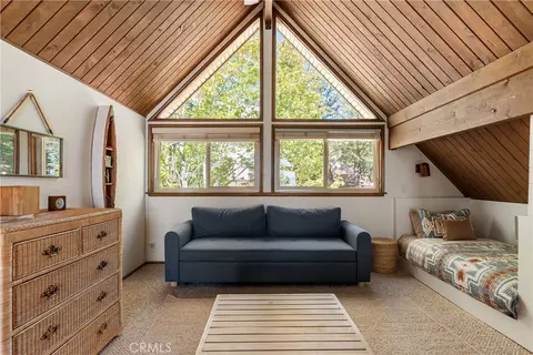 Bedroom - 1260 Yukon Ct, Lake Arrowhead, CA 92352 photo 6 of 13