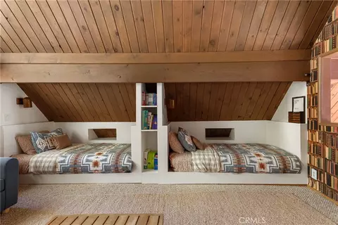 Bedroom - 1260 Yukon Ct, Lake Arrowhead, CA 92352 photo 5 of 13